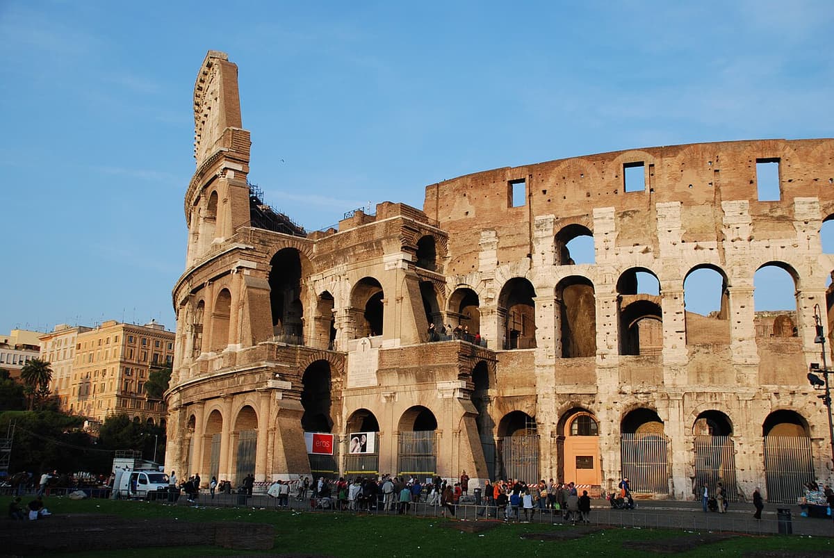 El Coliseo de Roma visto desde el exterior