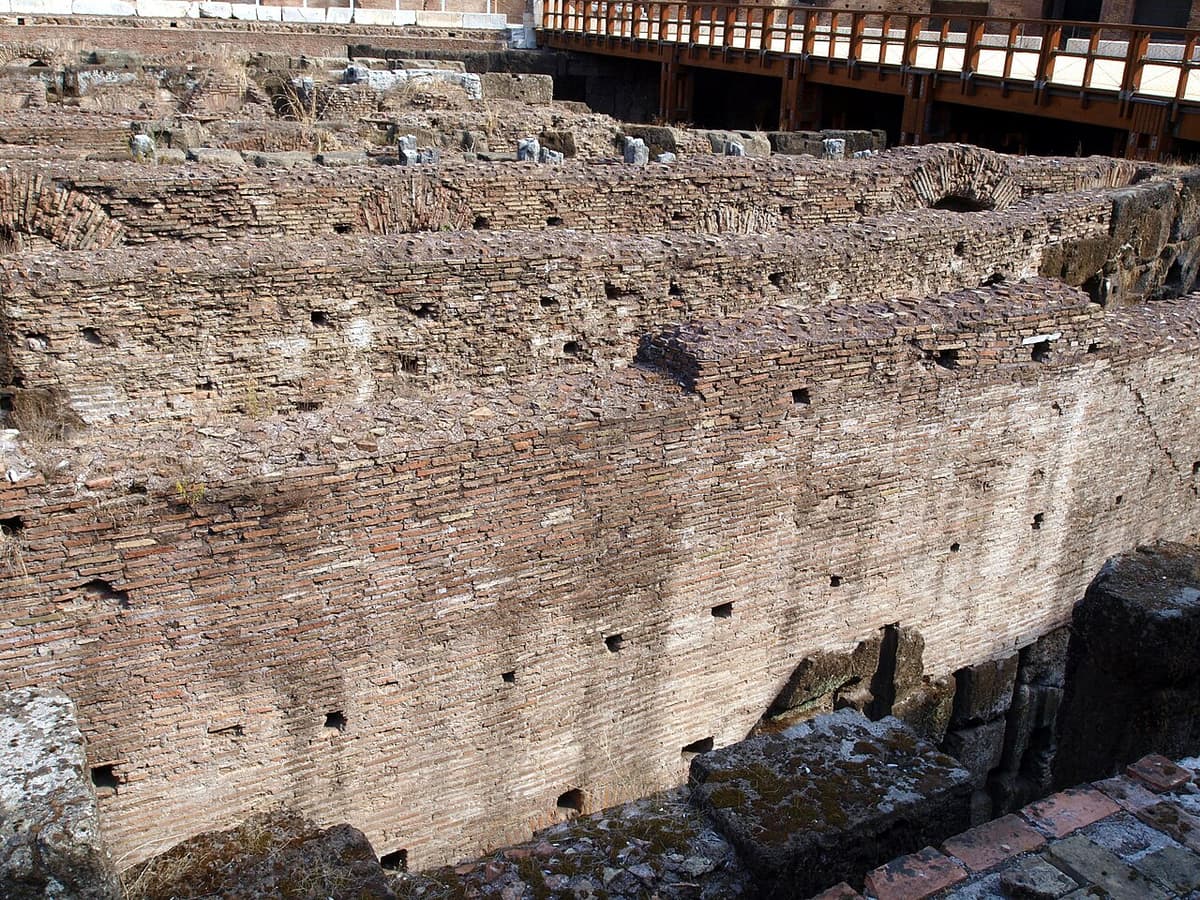 El Coliseo de Roma visto desde el exterior